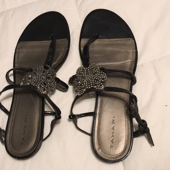 tahari flat sandals